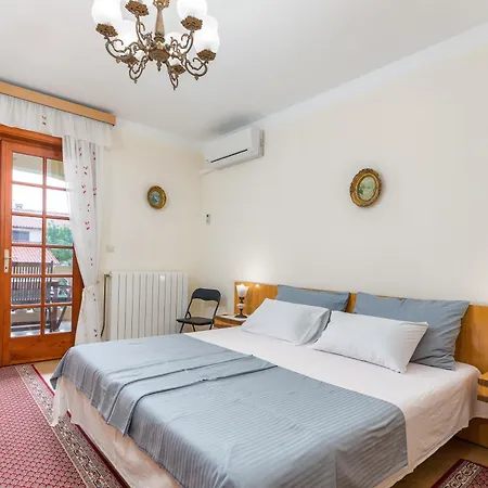 Villa Nada In Fazana - Near The Beach Exterior photo