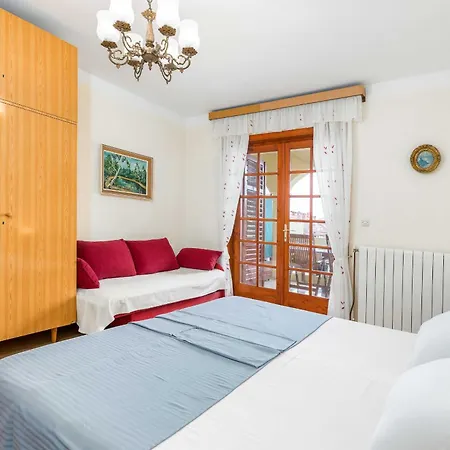 Villa Nada In Fazana - Near The Beach Exterior photo